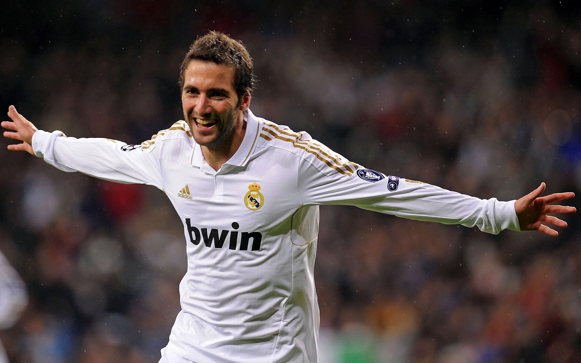 以足球+旅游的区域品牌打造，带动城市经济持续增长，足球带动的经济效益